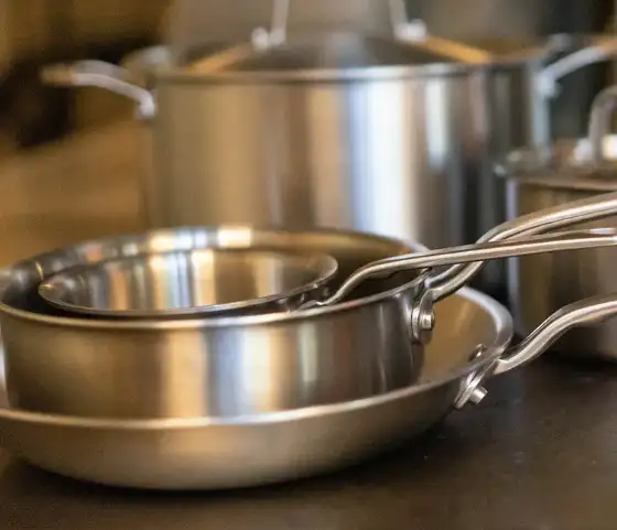 ustensiles de cuisine en acier inoxydable