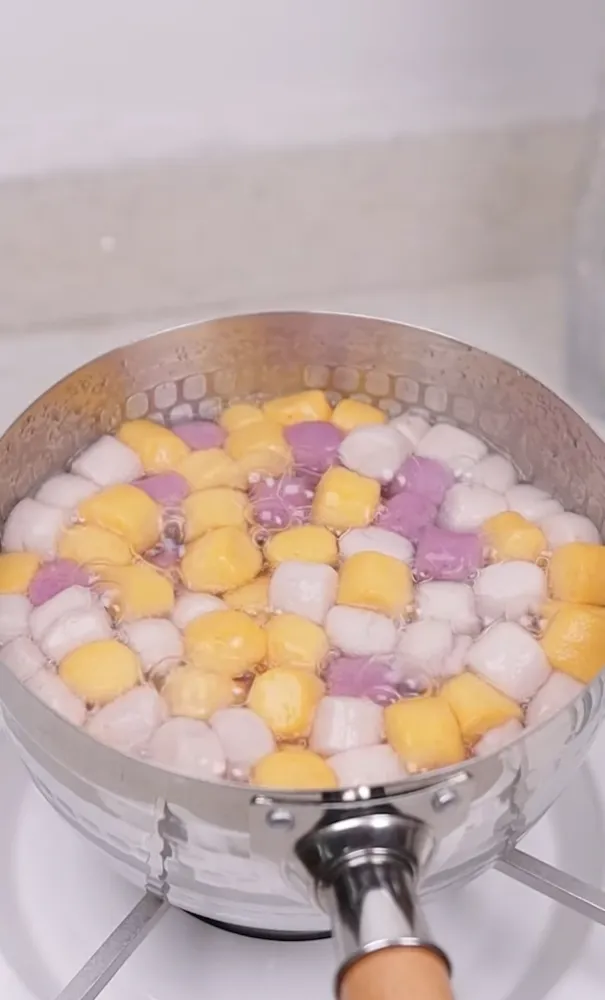 Making desserts with the Purecook Snow Pan